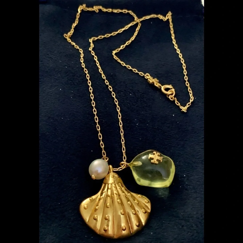 Designers Brands For Customers That Love To Wear Casual and Elegant Accessories